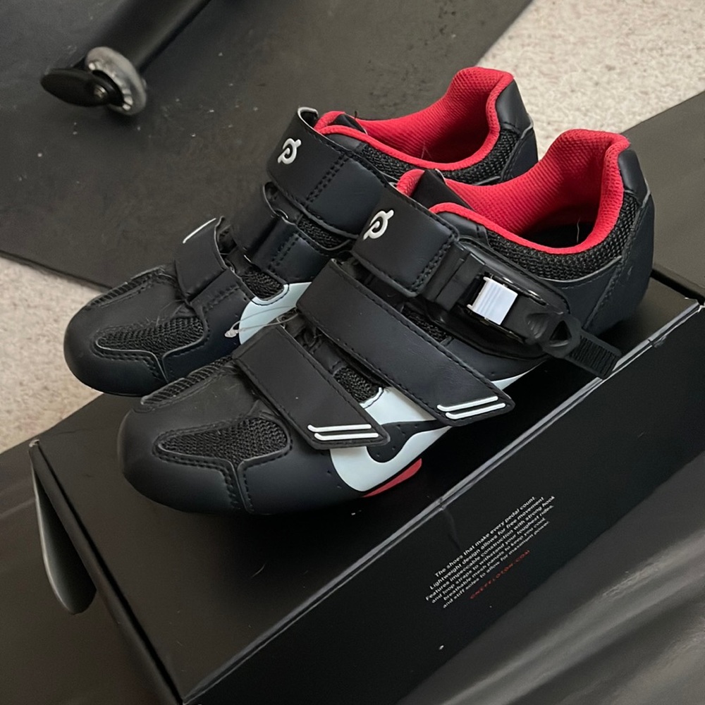 Peloton cycling shoes Size 39 Womens size 7.5